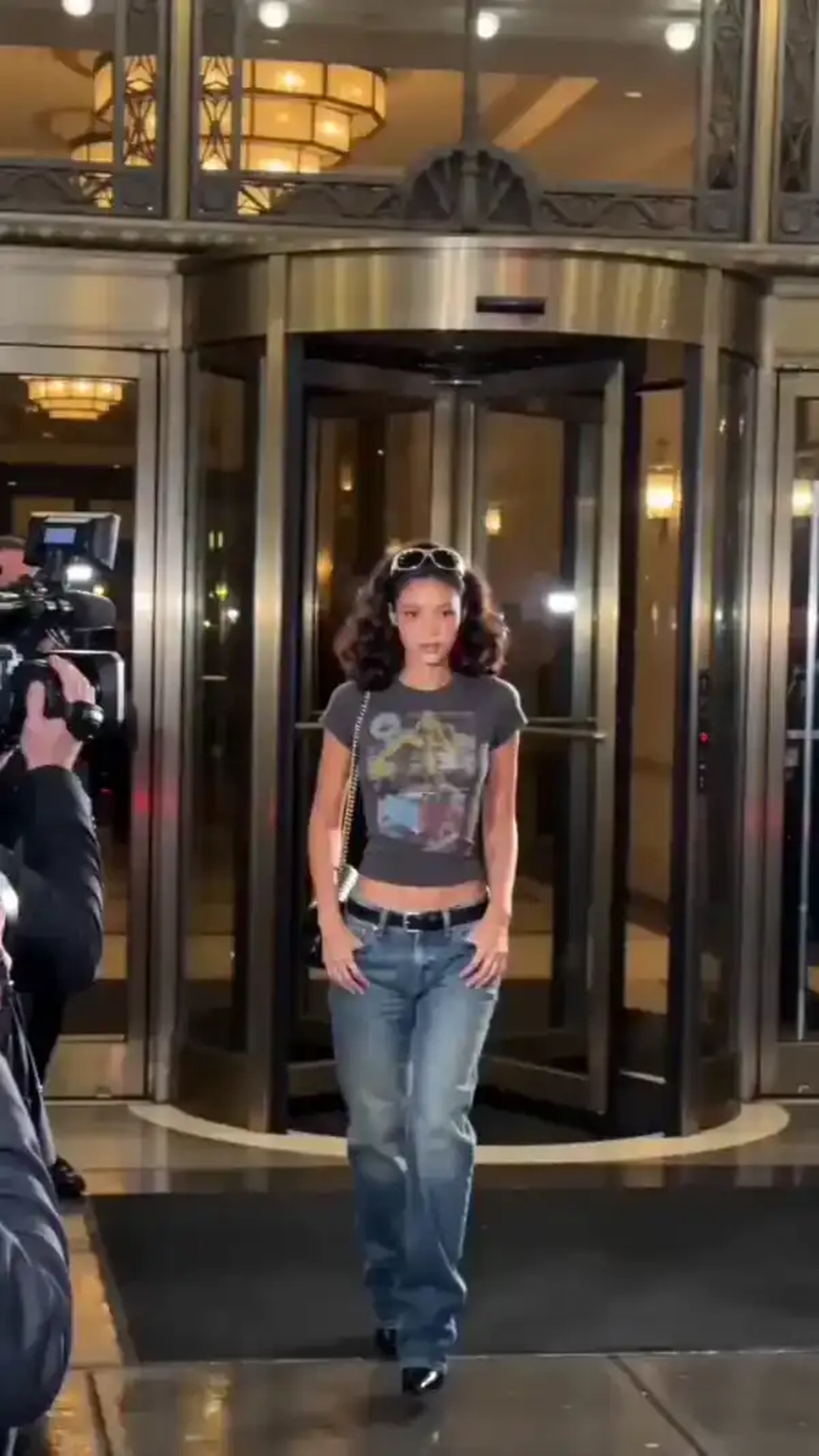 Official Higgsfield preview · 2000's paparazzi